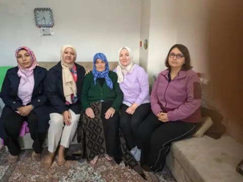AK Parti Afyonkarahisar İl Kadın Kolları’ndan Esnaf Ziyaretleri