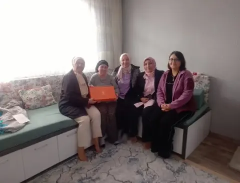 AK Parti Afyonkarahisar İl Kadın Kolları’ndan Esnaf Ziyaretleri