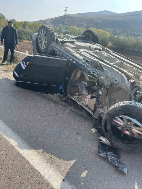 Van'da Otomobil Takla Attı: İki Kişi Yaralandı