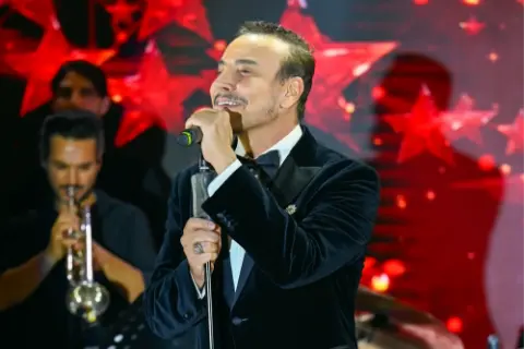 Cenk Eren Sanat Kariyerinin 30. Yılında Butik Bir Star Olduğunu Vurguladı