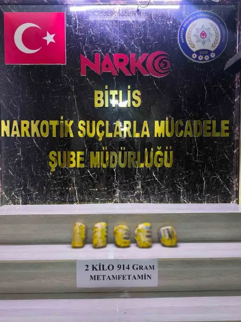 Tatvan'da Narkotik Operasyonu: Araçta 2 Kilodan Fazla Metamfetamin Ele Geçirildi