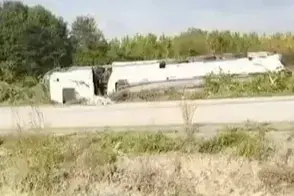 Düzce’de akaryakıt yüklü tanker devrildi