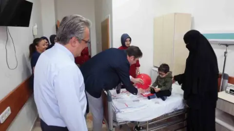 Fırat Üniversitesi Hastanesi'nde Küçük Hastalar İçin Cumhuriyet Bayramı Coşkusu