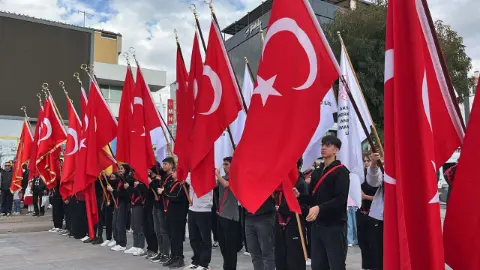 Bornova'da 29 Ekim kutlamaları çocuk etkinlikleriyle başladı