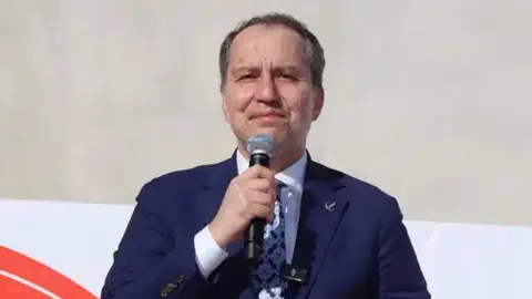 Yeniden Refah Partisi lideri Erbakan Cumhuriyet Bayramı mesajında adaleti vurguladı