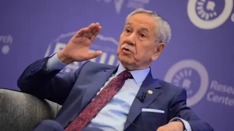 Arınç: Gazeteciler görevlerini yaparken özgür, basın ise tam anlamıyla hür olmalı