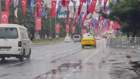 İstanbul'da kapatılan yollar trafiğe açıldı