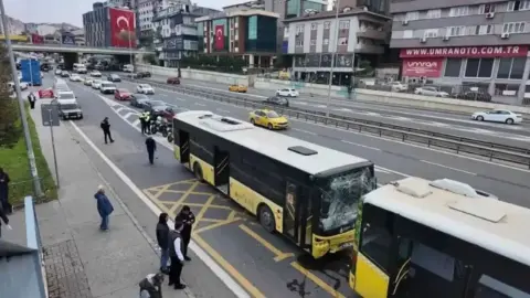 Üsküdar'da İETT Otobüsleri Çarpıştı: 4 Yaralı