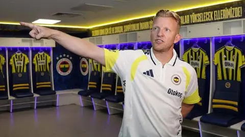 Fenerbahçe'de Dirk Kuyt sürprizi: Menajeri sezon sonuna kadar kalabileceğini açıkladı