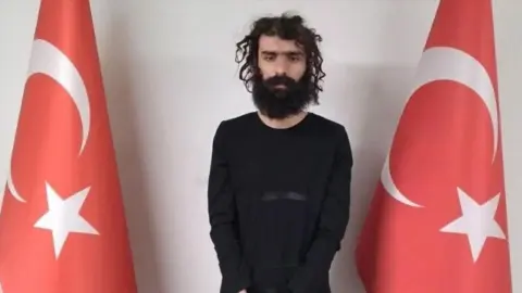 MİT’ten Sınır Ötesi DEAŞ Operasyonu: Uğur Bahadır Türkiye’ye Getirildi