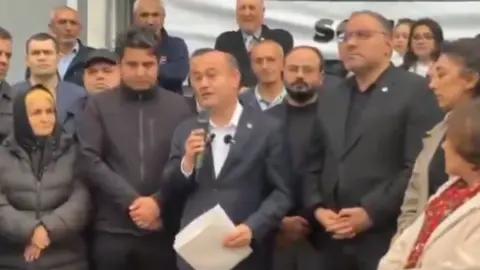 Özgür Karabat, Kıraç Cemevi'nin Cem Vakfı'na devrine tepki gösterdi