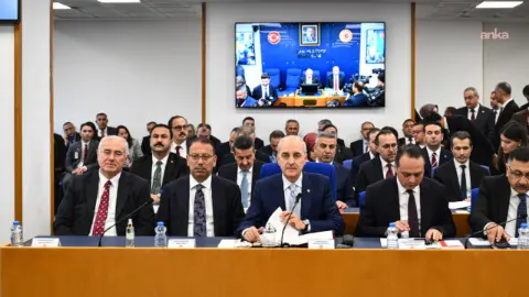 2027 bütçesi, Plan ve Bütçe Komisyonu'nda... AK Partili Güneş'ten muhalefete grup önerisi ve toplantı yeter sayısı eleştirisi