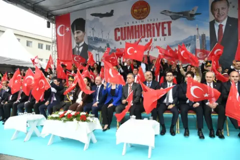 Zonguldak'ta Cumhuriyet'in 103. yıl dönümü bayraklı deniz gösterisiyle kutlandı