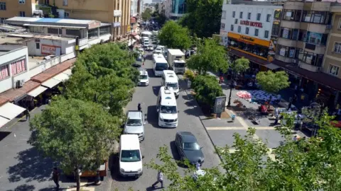 Gazi Caddesi hepimizin: Kaldırımlar işgal değil, halkın ortak yaşam alanıdır