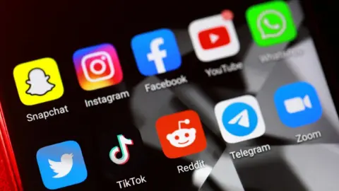 Sosyal medyada 15 yaş sınırı yarın başlıyor