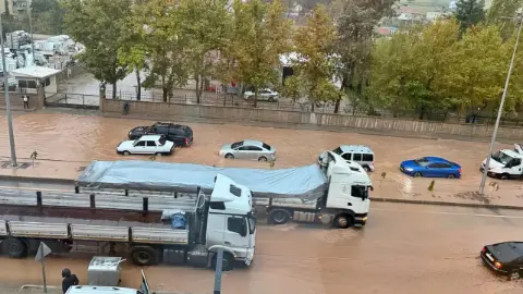 Adıyaman'da yollar göle döndü
