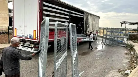 Mardin’de bariyerler 1 yıl sonra kaldırıldı