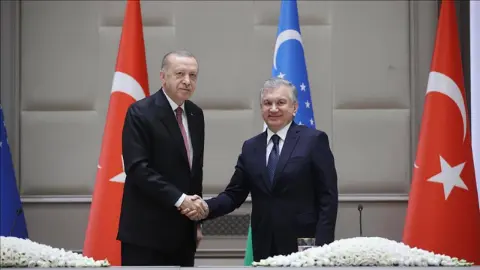 Cumhurbaşkanı Erdoğan, Özbekistan Cumhurbaşkanı Mirziyoyev ile bir araya geldi