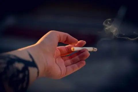 Ergenlere ve gebelere yönelik sigara bırakma poliklinikleri yaygınlaştırılacak