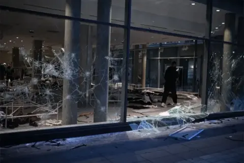 Paris'te 2 Kasım'a kadar sokağa çıkma kısıtlaması uygulanacak