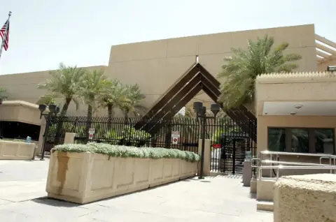 ABD'den Suudi Arabistan'daki personeline'ülkeyi terk edin' çağrısı! Husi saldırıları havalimanlarını vurdu