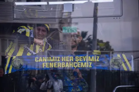 Fenerbahçe taraftarı, RAMS Park’a hareket etti