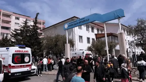 Kahramanmaraş'taki okul saldırısında müdür, müdür yardımcısı ve iki öğretmene soruşturma izni verildi