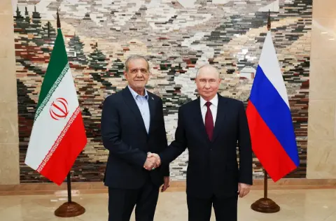 Putin ve Pezeşkiyan Moskova’da bölgesel gelişmeleri ve ilişkileri görüştü