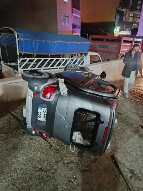 Ankara’da mini araç devrildi: 1 yaralı