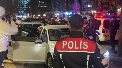 Ankara’da TDT 13. Devlet ve Hükümet Başkanları Zirvesi kapsamında asayiş ve trafik denetimi yapıldı