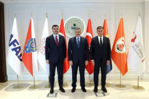 Başkan Tugay’dan Ankara’da İzmir İçin Kritik Temaslar