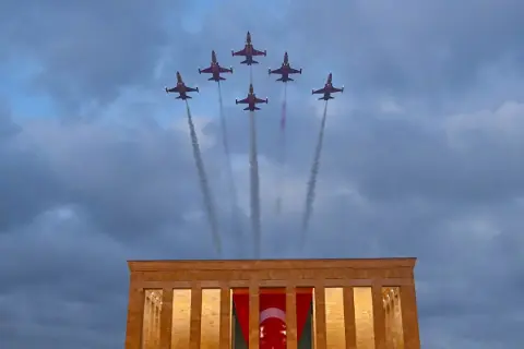 Türk Yıldızları Akrobasi Timi, 29 Ekim'de Anıtkabir üzerinde saygı uçuşu yaptı