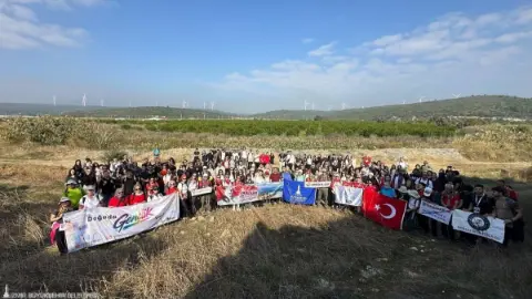 İzmir’de Gençler ve Kadınlar Cumhuriyet’in 103. Yılı İçin Buluştu