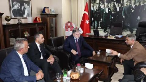 Başkan Onur Emrah Yıldız Atatürk fotoğrafı iddialarını yalanladı