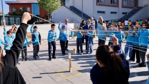 Niğde Milli Eğitim Müdürü Özbek geleneksel oyunlara katıldı
