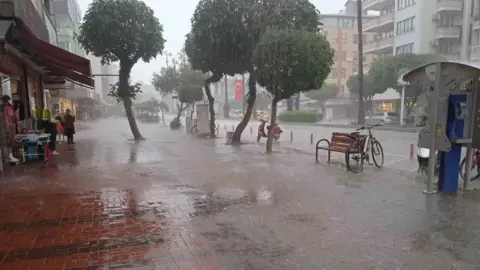 Antalya ve Alanya’da Hava Değişiyor: Sağanak ve Sıcaklık Düşüşü