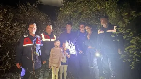 Kuşadası’nda Ormanda Kaybolan 4 Kişilik Alman Aile Kurtarıldı