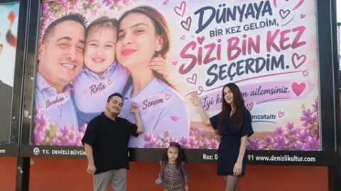 Denizli’de billboardları kiralayan babadan duygulandıran sürpriz