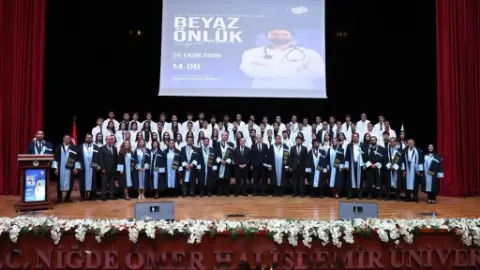 Niğde Ömer Halisdemir Üniversitesinde 135 Hekim Adayı Önlük Giydi