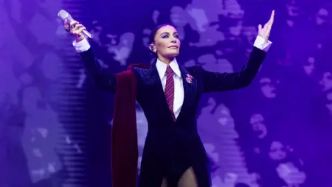 Sıla Harbiye’de 20 yıllık müzik yolculuğunu hayranlarıyla kutladı