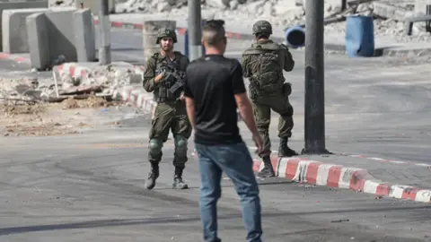 İsrail’in El Halil kuşatması sürüyor: Binlerce Filistinli yerinden edildi
