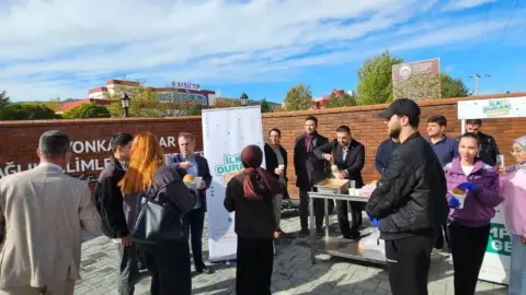 AK Parti Afyonkarahisar Teşkilatı AFSÜ’de çorba ikramı düzenledi