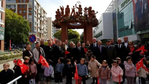 Eskişehir’de Atatürk Temalı İlk Kolektif Anıt Törenle Açıldı