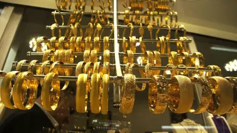 Altın fiyatları küresel baskıyla düştü: Gram altın 6 bin 452 TL