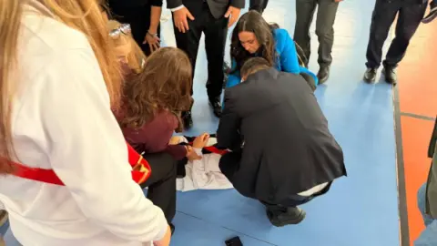 Afyon’da törende fenalaşan öğrenciye doktor siyasiler müdahale etti