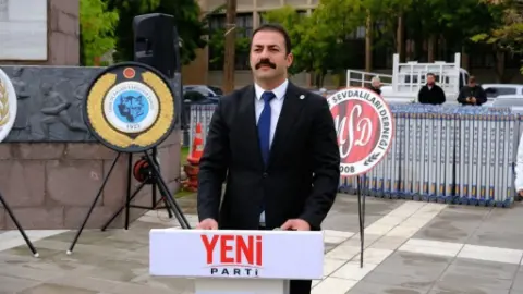 YENİ Parti Eskişehir İl Örgütü 29 Ekim için çelenk sundu