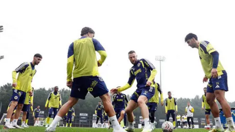 Fenerbahçe Göztepe Maçı Hazırlığını Taktik İdmanıyla Sürdürdü