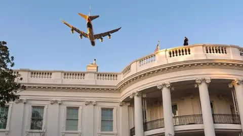 Trump’ın Air Force One Uçağı Washington’da Alçak Uçuş Yaptı