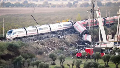 İspanya’daki Tren Kazasında 68 Kişi Hatalı Talimatla Can Verdi