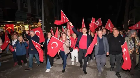 Dikili ve Çandarlı’da Cumhuriyet Coşkusu Meydanlara Taştı